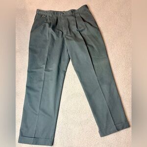 Dockers Men's Gray No Wrinkle Twill Khaki Pants